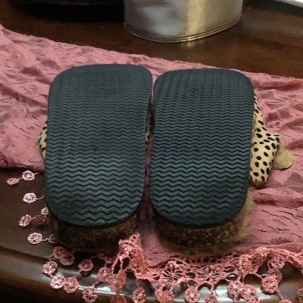 Sandals Qupid Size9 Leopard Print - image 5